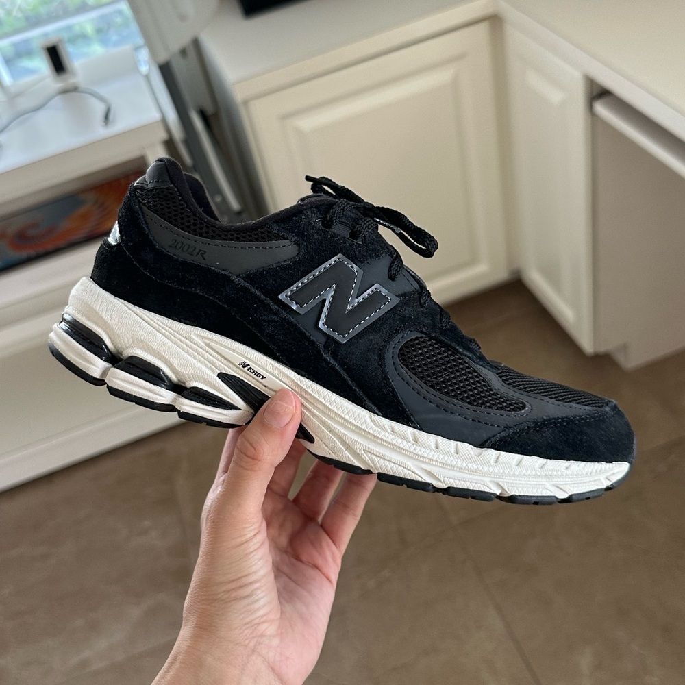 New Balance 2002R
